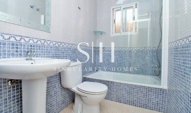 Resale - House - Orihuela Costa - Villamartin