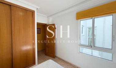 Resale - Apartment / flat - Torrevieja - Playa del Cura
