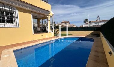 Resale - Villa - Orihuela Costa - Costa Blanca