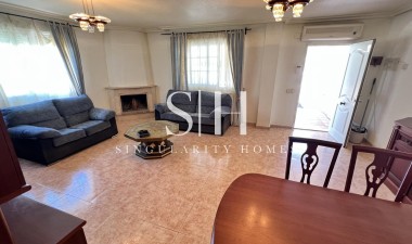 Resale - Villa - Torrevieja - aguas nuevas