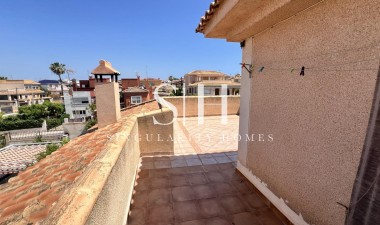 Resale - Villa - Torrevieja - aguas nuevas