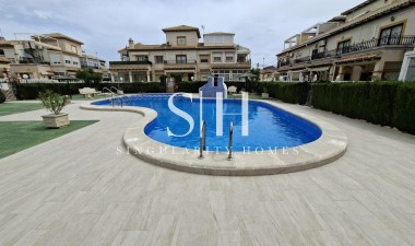 Resale - Bungalow - Orihuela Costa - Punta Prima
