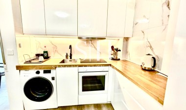 Resale - Apartment / flat - Torrevieja - La Mata pueblo