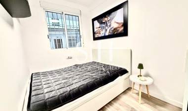 Resale - Apartment / flat - Torrevieja - La Mata pueblo