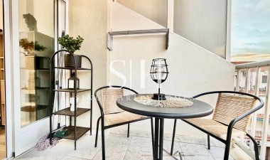 Resale - Apartment / flat - Torrevieja - La Mata pueblo