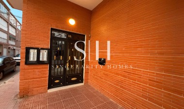 Resale - Apartment / flat - Torrevieja - La Mata pueblo
