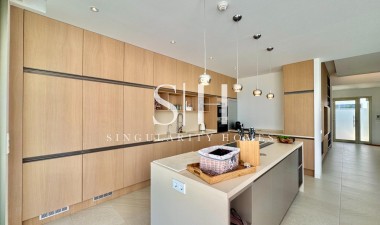 Resale - Villa - Orihuela - Las Colinas Golf