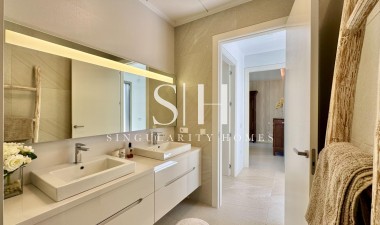 Resale - Villa - Orihuela - Las Colinas Golf