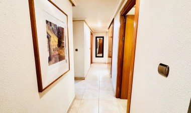 Resale - Apartment / flat - Torrevieja - Centro