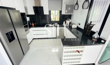 Odsprzedaż - Villa - Los Montesinos - Costa Blanca