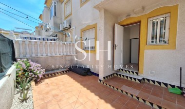 Odsprzedaż - Bungalow - Torrevieja - Sector 25