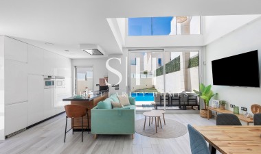 Odsprzedaż - Villa - Orihuela Costa - Lomas de Cabo Roig