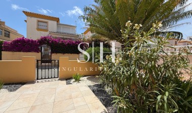 Resale - House - Orihuela Costa - Los Dolses