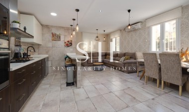 Resale - House - Torrevieja - Centro
