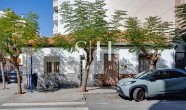 Resale - House - Torrevieja - Centro