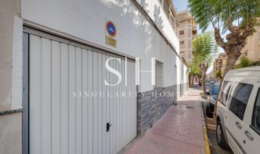 Resale - House - Torrevieja - Centro