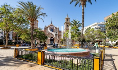 Resale - House - Torrevieja - Centro