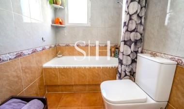 Wiederverkauf - Villa - Torrevieja - Res Valle de los pinos