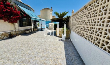Resale - Villa - Torrevieja - La Siesta - El Salado - Torreta