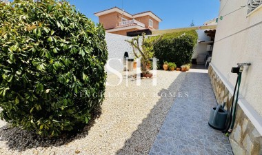Resale - Villa - Torrevieja - La Siesta - El Salado - Torreta