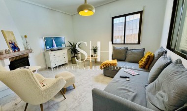 Resale - Villa - Torrevieja - La Siesta - El Salado - Torreta
