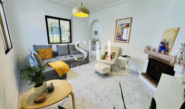 Resale - Villa - Torrevieja - La Siesta - El Salado - Torreta