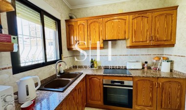 Resale - Villa - Torrevieja - La Siesta - El Salado - Torreta