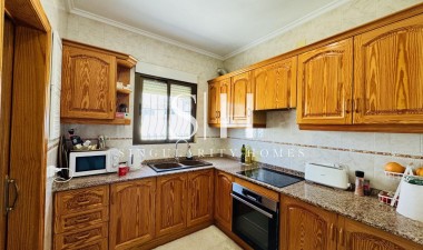 Resale - Villa - Torrevieja - La Siesta - El Salado - Torreta