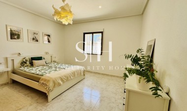Resale - Villa - Torrevieja - La Siesta - El Salado - Torreta