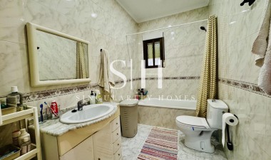 Resale - Villa - Torrevieja - La Siesta - El Salado - Torreta