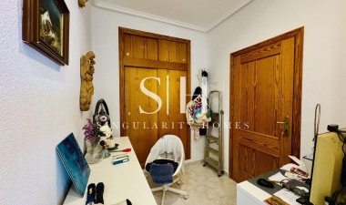 Resale - Villa - Torrevieja - La Siesta - El Salado - Torreta