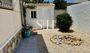 Resale - Villa - Torrevieja - La Siesta - El Salado - Torreta