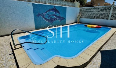 Resale - Villa - Torrevieja - La Siesta - El Salado - Torreta
