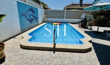 Resale - Villa - Torrevieja - La Siesta - El Salado - Torreta