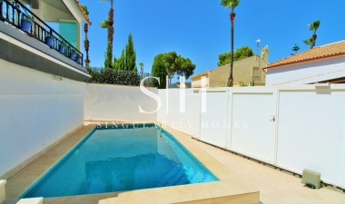Resale - Villa - Orihuela Costa - Villamartin