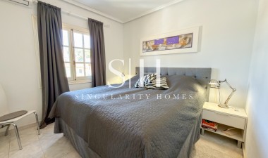 Resale - Apartment / flat - Torrevieja - Punta Prima