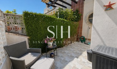 Resale - Apartment / flat - Torrevieja - Punta Prima