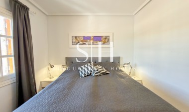 Resale - Apartment / flat - Torrevieja - Punta Prima