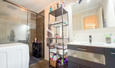 Resale - Apartment / flat - Torrevieja - Punta Prima