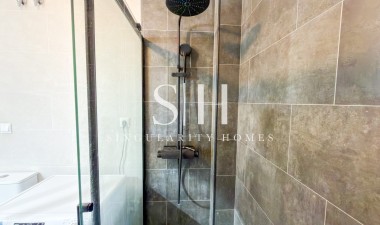 Resale - Apartment / flat - Torrevieja - Punta Prima