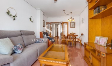 Odsprzedaż - Mieszkanie w bloku - Torrevieja - Paseo Maritimo