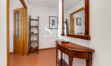 Odsprzedaż - Mieszkanie w bloku - Torrevieja - Paseo Maritimo