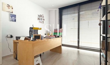 Återförsäljning - Villa - Orihuela Costa - Villamartín