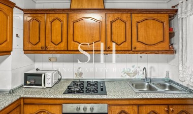 Odsprzedaż - Mieszkanie w bloku - Torrevieja - Playa de los Locos