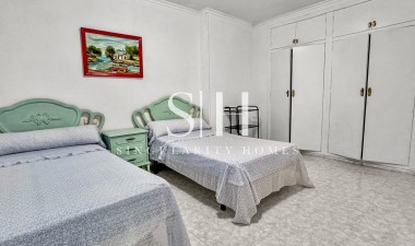 Odsprzedaż - Mieszkanie w bloku - Torrevieja - Playa de los Locos