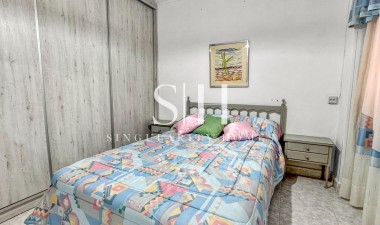 Odsprzedaż - Mieszkanie w bloku - Torrevieja - Playa de los Locos