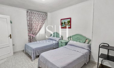 Odsprzedaż - Mieszkanie w bloku - Torrevieja - Playa de los Locos