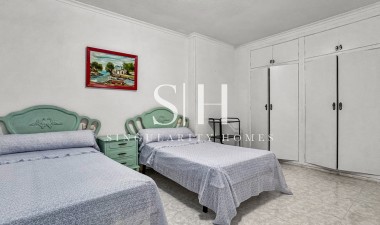 Odsprzedaż - Mieszkanie w bloku - Torrevieja - Playa de los Locos
