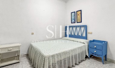 Odsprzedaż - Mieszkanie w bloku - Torrevieja - Playa de los Locos