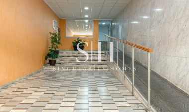 Odsprzedaż - Mieszkanie w bloku - Torrevieja - El Acequión - Los Náufragos